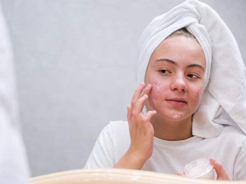 The Dos and Don’ts: How to Care for Sensitive Skin with Facials